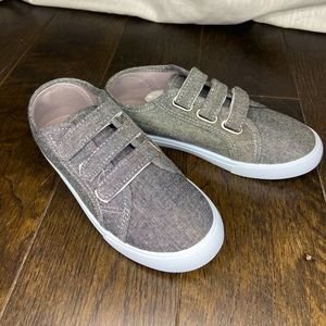 Gray Fabletics boys size 2 Velcro shoes